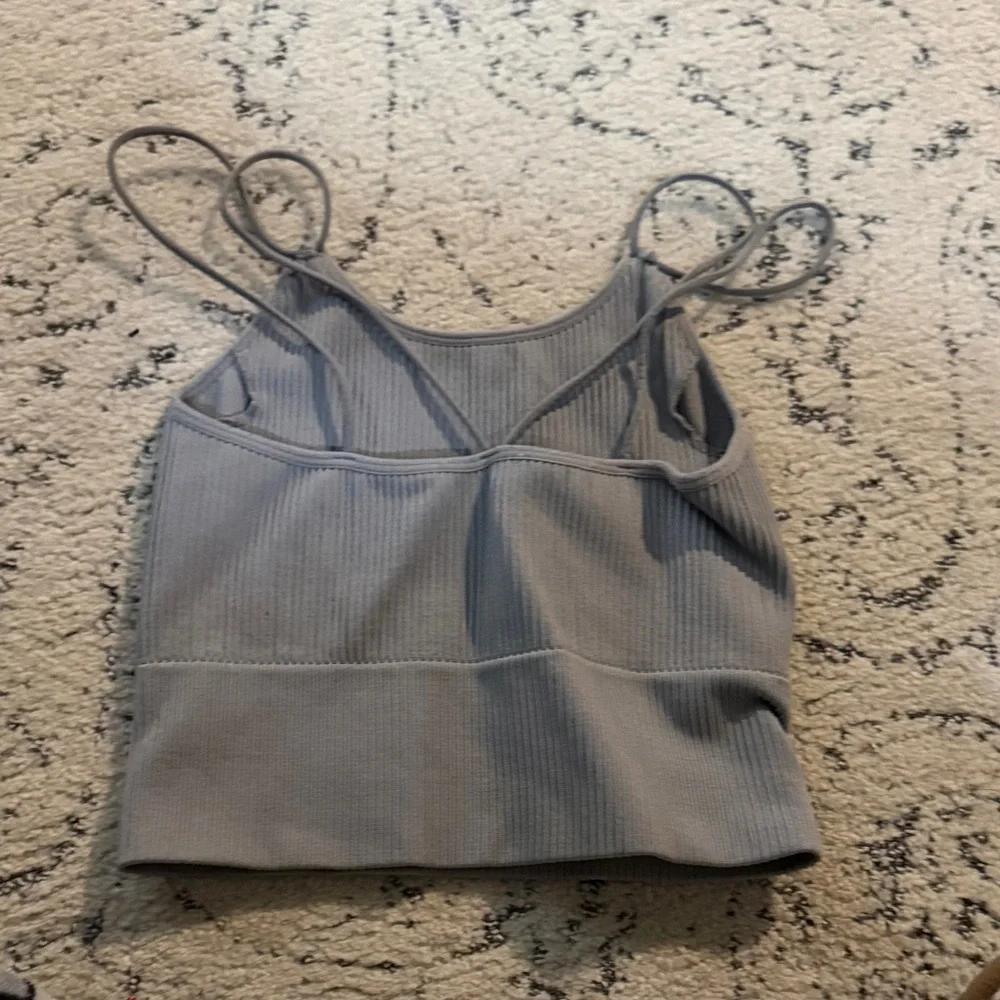 Amazon Gray Ribbed Crop Top - Picture 2 of 2